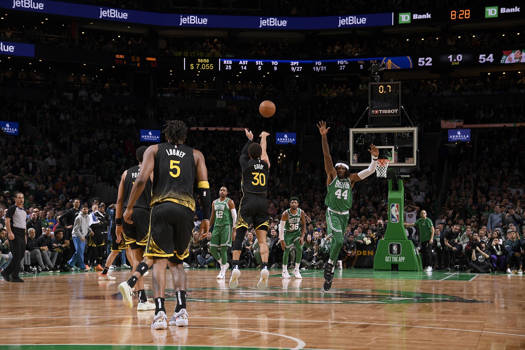 😳若除去超远压哨出手 库里生涯三分命中率能从42.3%升至42.8%