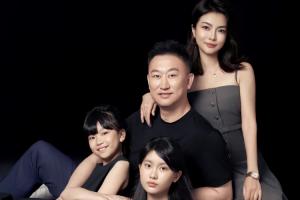 刘维伟妻子：所谓的“刘母声明”太假！谁家协议离婚了还拍全家福