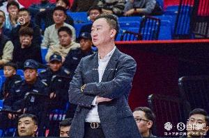 星空体育官方网站-上赛季遭广州下克上！刘维伟：大伙憋着一股劲 终于实现了突破