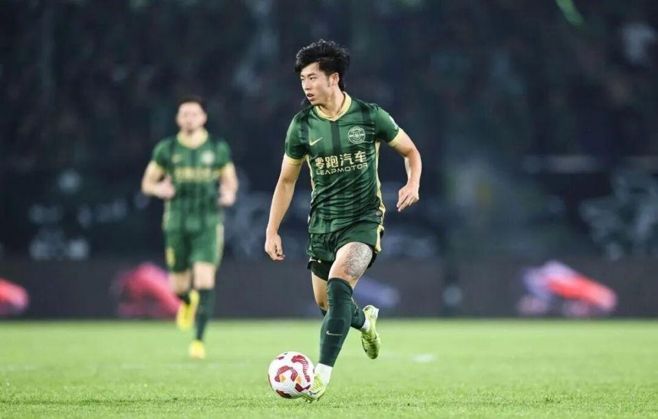 星空体育-U22国足为何遭炮轰？态度能力一无是处，主帅太无语，草皮全是坑